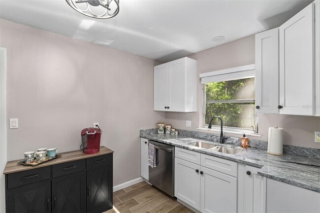 Building Photo - 4721 SW 47th Wy