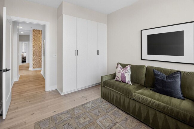 Building Photo - Stunning 2BR/2BA Luxury Condo // Capitol Hill Views // Garage Parking included