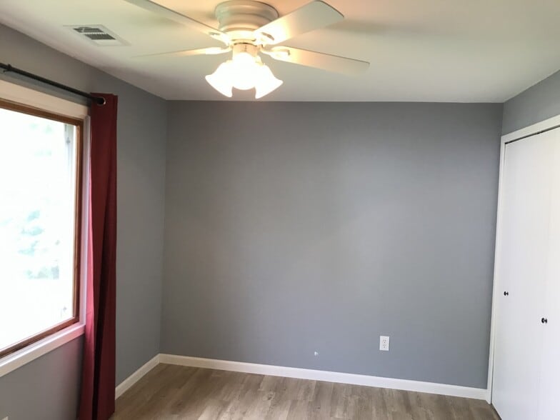 Lower level third bedroom - 1A Golden Oak Dr