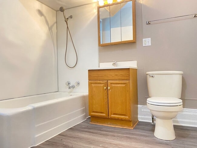 Building Photo - Updated 4 bed 2 bath house right in the heart of Benson.