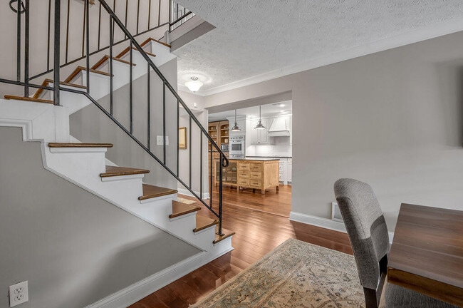 Building Photo - 500 Laketower Dr