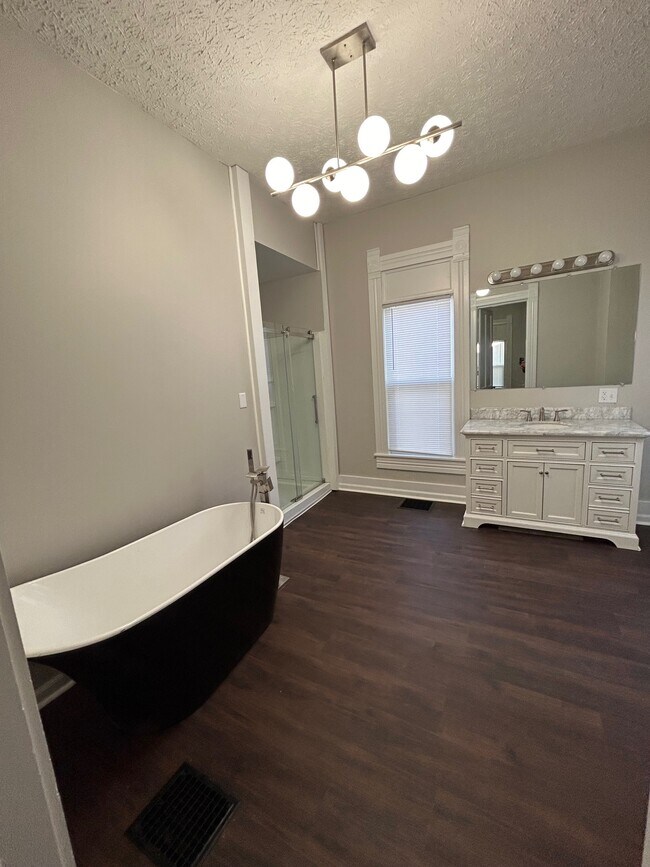 Building Photo - 709 N Jefferson St