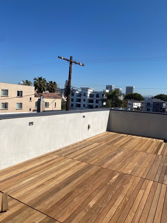 Building Photo - 1852 Stoner Ave