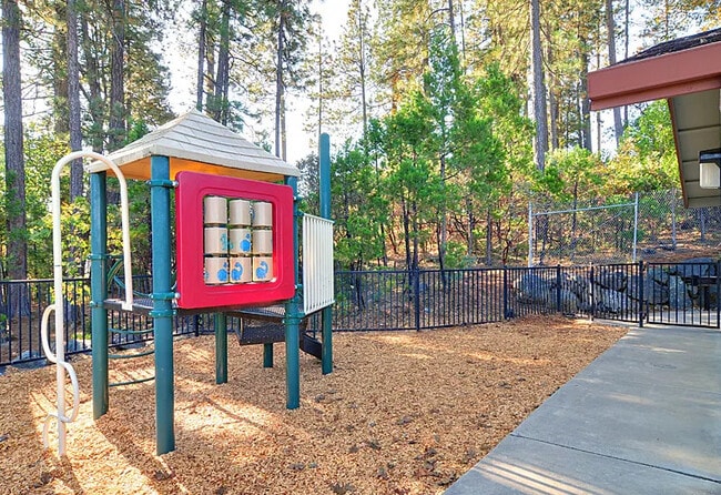 Building Photo - Oak Ridge Apartments