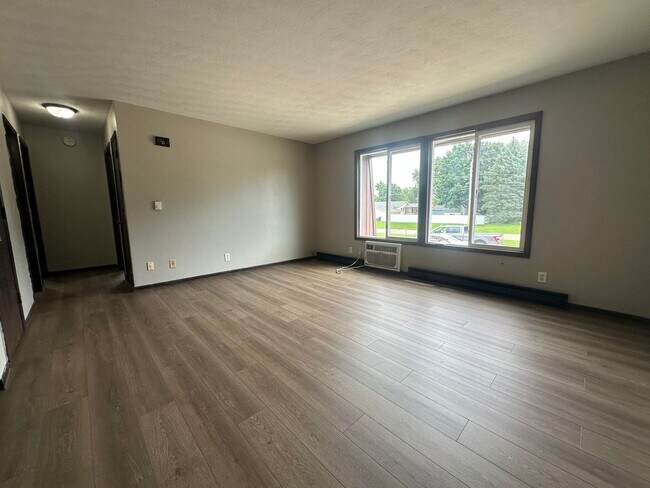 Building Photo - 520 River Forest Rd