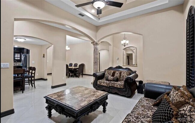 Building Photo - 13 Marla Dr