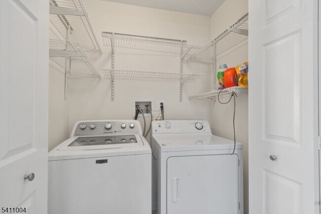 Building Photo - 137 Stratford Dr