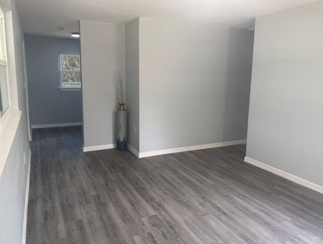 Building Photo - GORGEOUS 3BR/1BA Block Home! NO APPLICATIO...