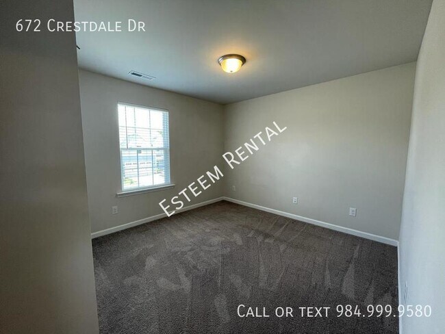 Building Photo - 672 Crestdale Dr