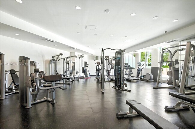 Building Photo - 2475 Brickell Ave