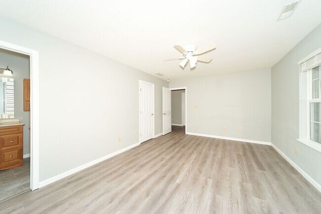 Building Photo - Newly Renovated 3 Bedroom Home in Avon Schools!