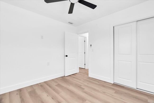 Building Photo - 8801 Sunlit Cove Dr NE