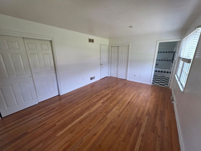 Building Photo - 146 Honora Dr