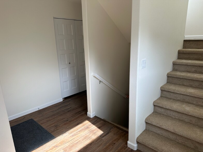 Building Photo - 4801 Kalenka Cir