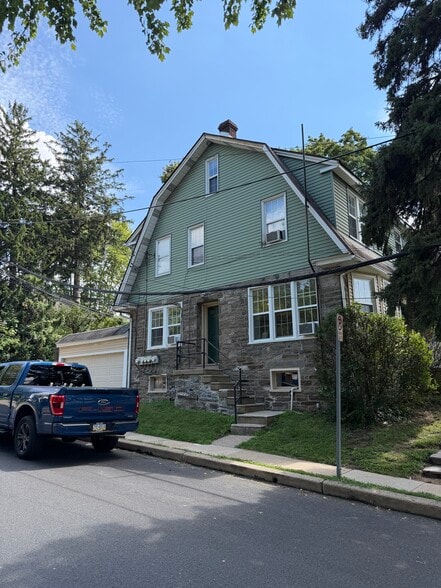 Building Photo - 17 N York Rd