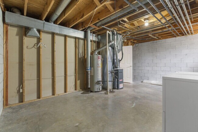 Building Photo - 1707 E Walnut Lawn St