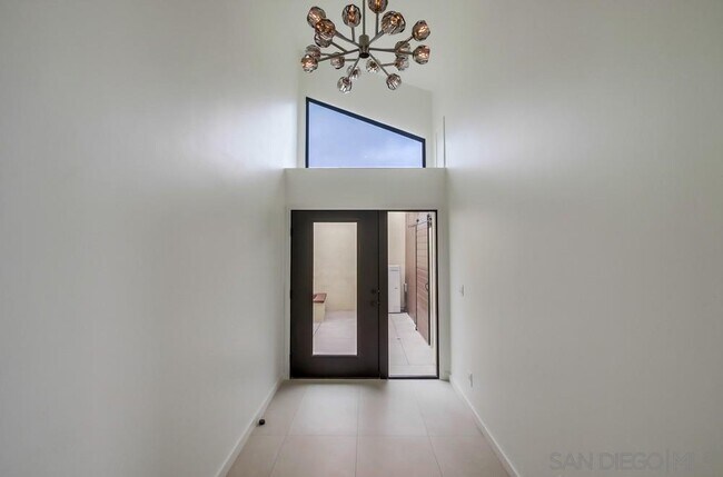 Building Photo - 14066 Crest Way