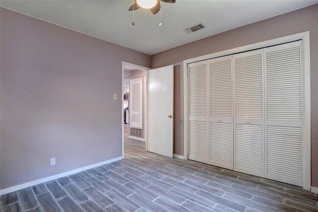 Building Photo - 1301 Thornridge Rd