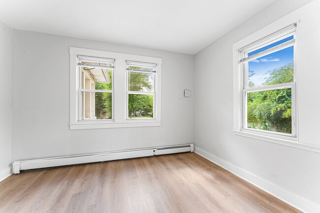 Building Photo - 1103 S Brynwood Dr