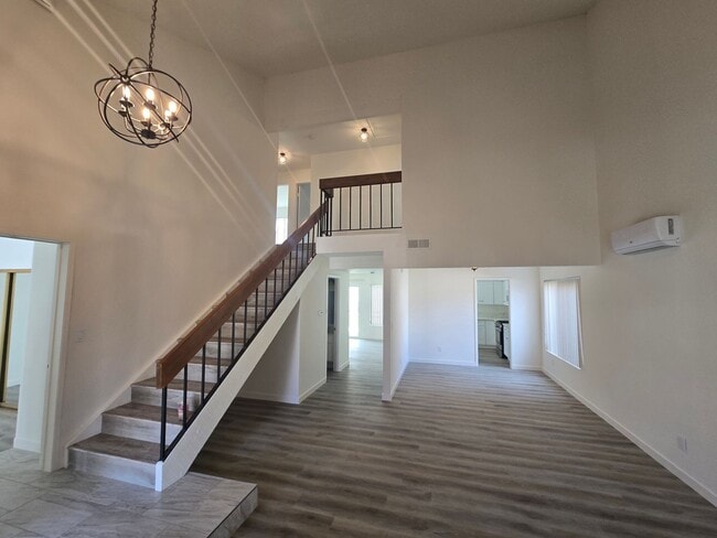 Building Photo - San Carlos - Cul-de-sac Location - Master ...
