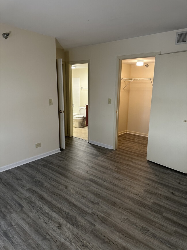 Building Photo - 214 Glengarry Dr