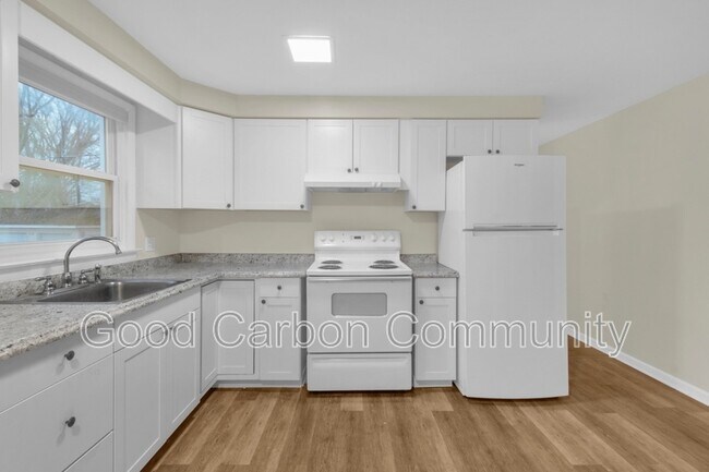 Building Photo - 1190 Orchard Park Rd