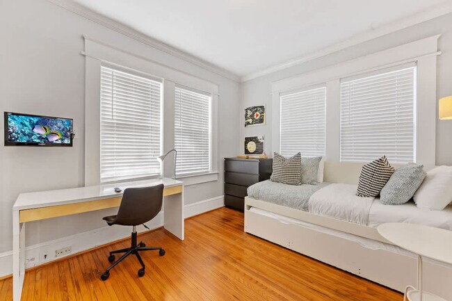 Building Photo - 800 Magnolia Ave