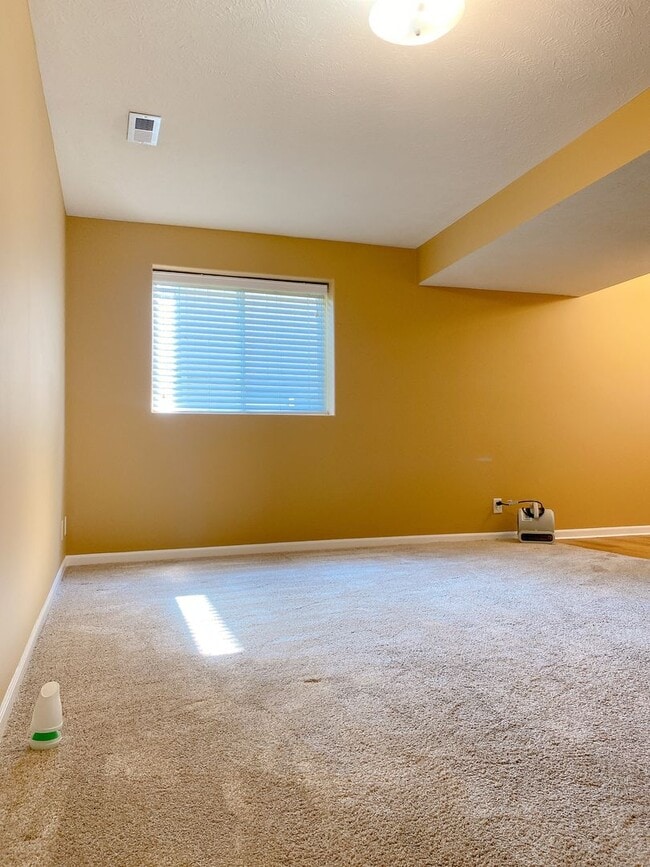 Building Photo - Beautiful 3 bed, 2 bath house at $2095 *PR...