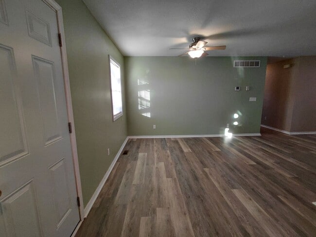 Building Photo - 2 Bedroom Home