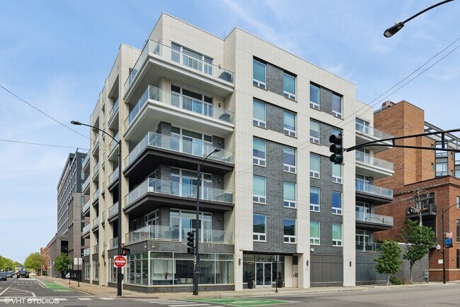 Primary Photo - 236 S Racine Ave