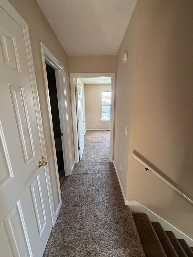 Building Photo - Convenient Murfreesboro Living – 3 Bed, 2 Bath with 2-Car Garage