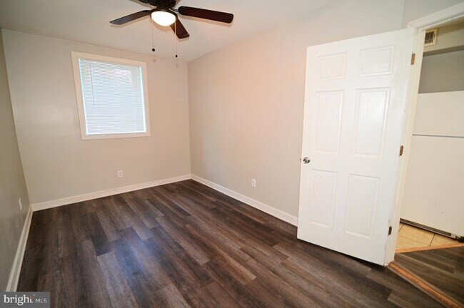 Building Photo - 431 Mellon St SE