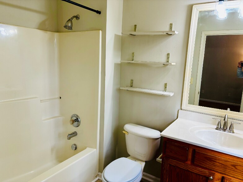 Building Photo - 21 Edgebrook Cir