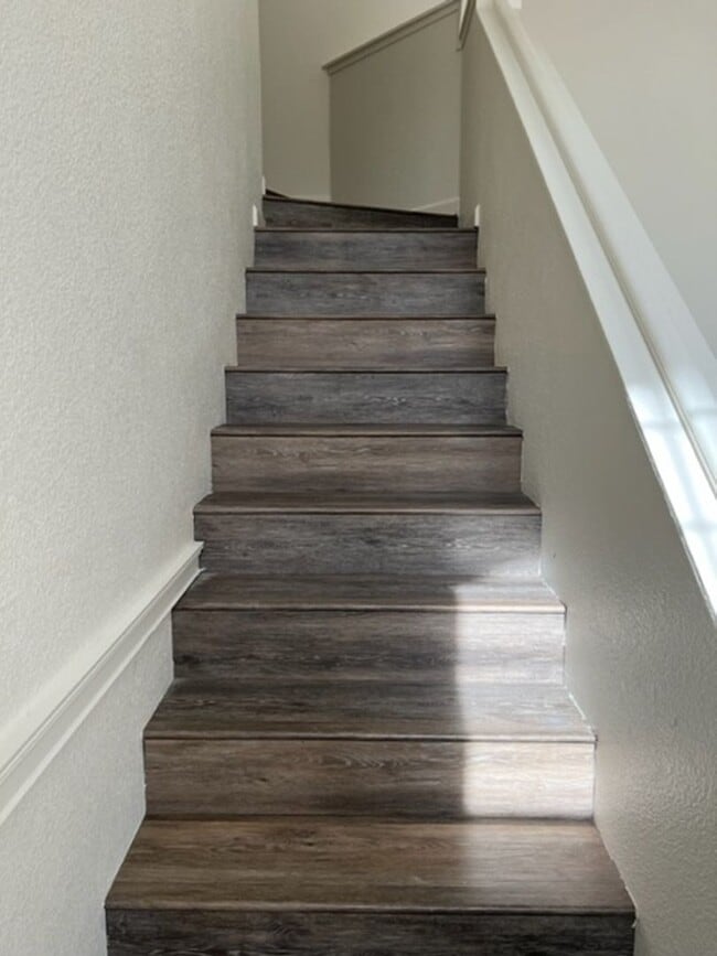 Building Photo - Spacious house in Elk Grove!