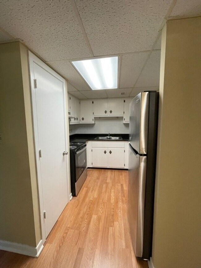 Building Photo - 518 Rhodwin Ave