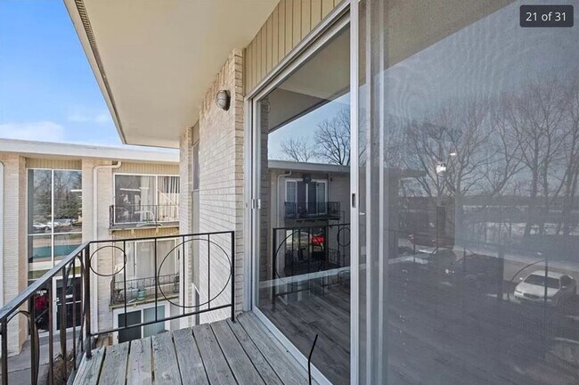 Building Photo - 2807 Pembroke Ln