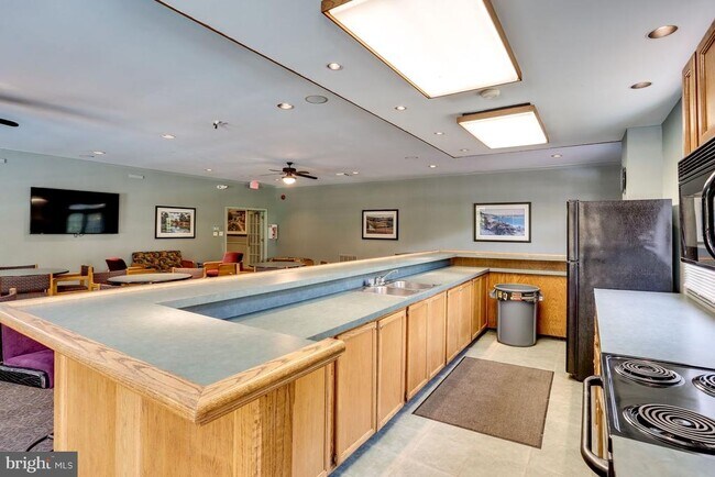 Building Photo - 8326 Darlington St