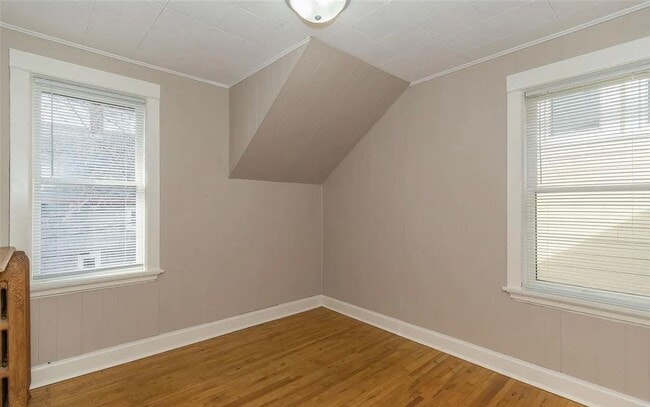 Building Photo - 625 N 16th Ave E