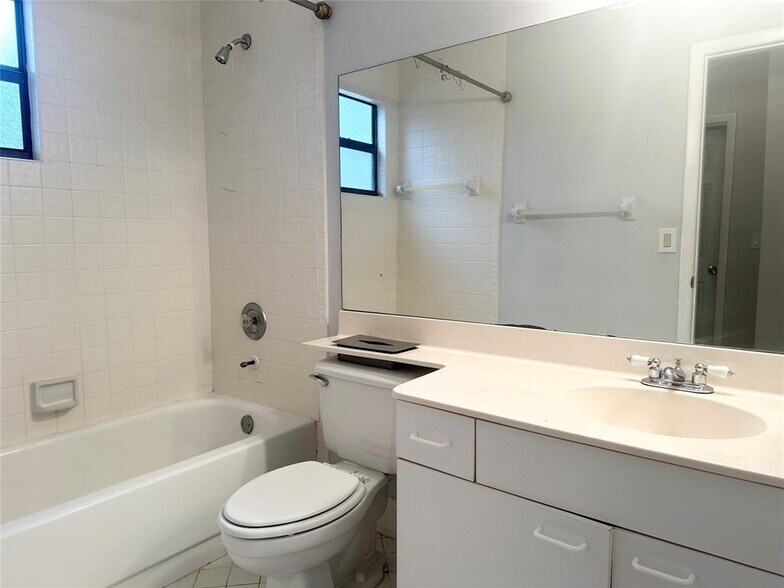 Building Photo - 10461 NW 12th Ct