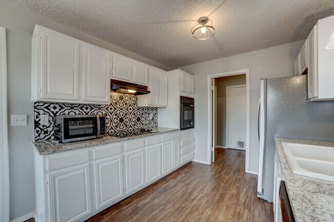 Building Photo - Charming Updated 3-Bedroom Home in South B...