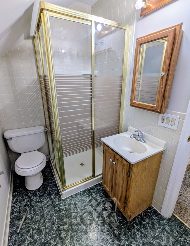 Building Photo - 221 Benefield Dr