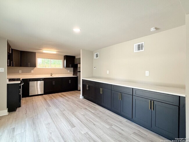 Building Photo - 312 Avondale Ave