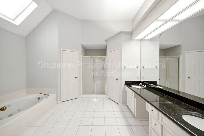 Building Photo - 15911 Moonrock Dr