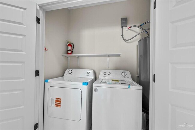 Building Photo - 17 Selena St