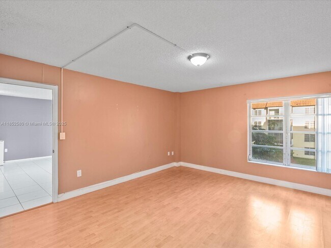 Building Photo - 4172 Inverrary Dr