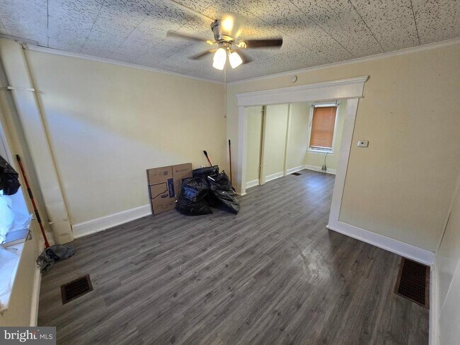 Building Photo - 330 Moss St