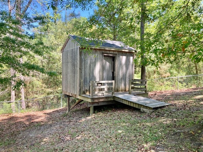 Building Photo - 5 Bedroom 3 Bath Hubert Home for Rent
