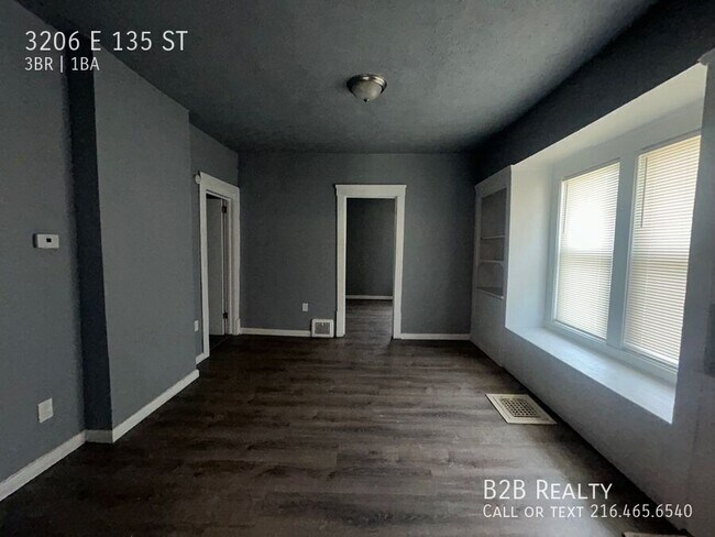 Building Photo - 3206 E 135th St