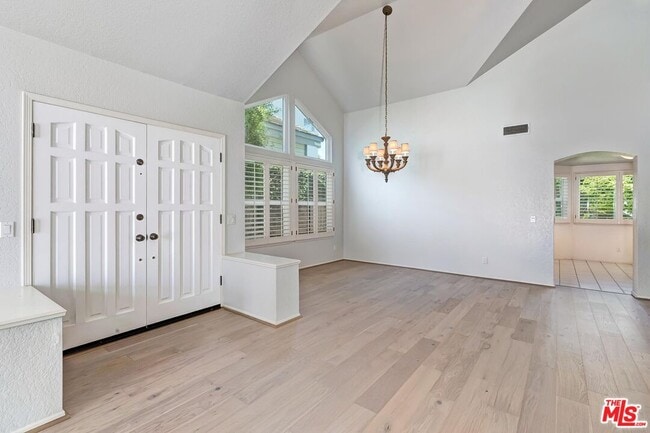 Building Photo - 7557 W 82nd St