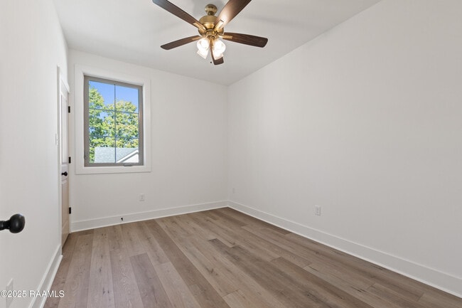 Building Photo - 208 Steiner Oaks